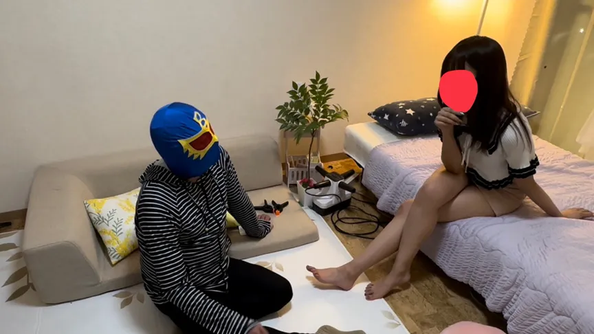 姉貴は悪魔だ！友達と幼馴染を煽って3人で俺を集団電気アンマで逝かせる