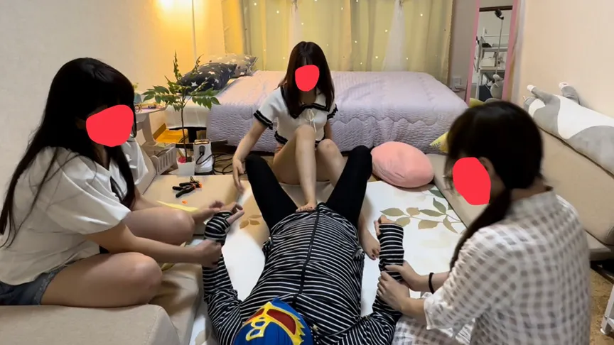 姉貴は悪魔だ！友達と幼馴染を煽って3人で俺を集団電気アンマで逝かせる