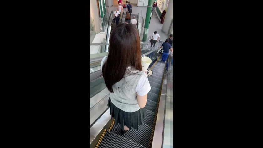 【美雲そら】【JK】アイドルを夢見る黒髪美少女み○(19)。ダンスレッスン費を稼ぐために制服コスプレ姿で一生懸命頑張りました！低身長で小柄な体で初めての男の異物を受け入れて連続絶頂。