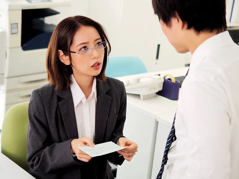 【眼鏡女子】経費でピンサロ行ったことが経理の女子社員にバレて叱られると思ったら僕に惚れてたみたいで嫉妬のジト目フェラで何度も抜かれまくった 美咲かんな