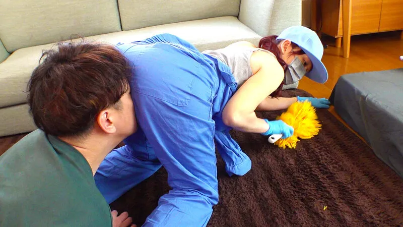 むっちり巨乳のハウスクリーニングのお姉さんが追加サービスで射精のお手伝いしてくれた 弥生みづき