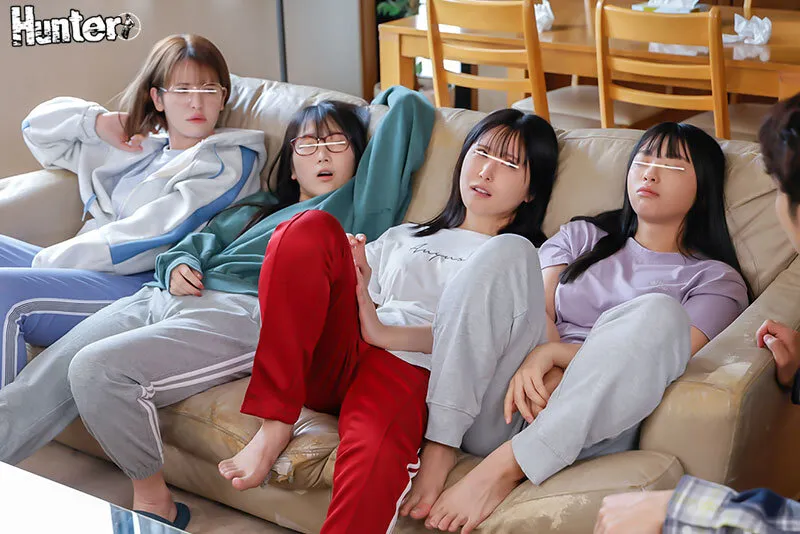 「私たちってそんなに魅力ないかな？」あざとすぎる胸開きニット巨乳女子がボクのチンポをシェアしまくり大乱交！