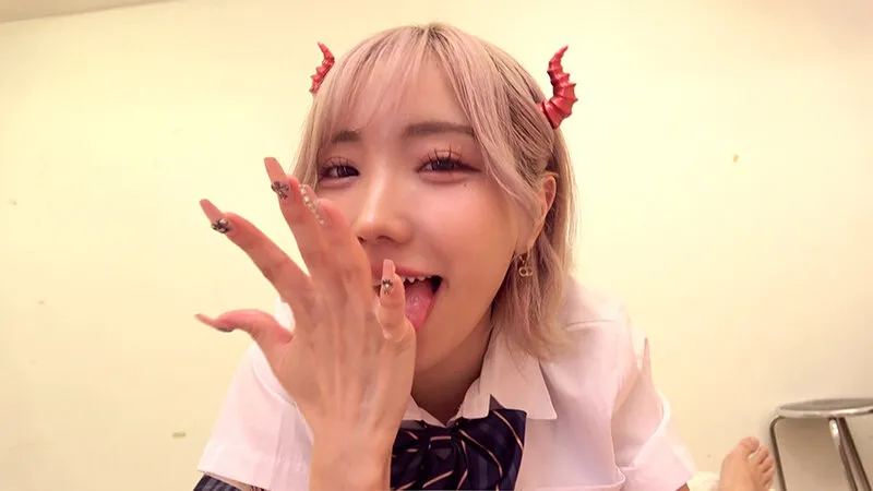 【JK】校内No.1ヤリマンのモカちゃんは実はサキュバス！？ターゲットにしたモテない男性から学校中でザーメン搾精 春陽モカ