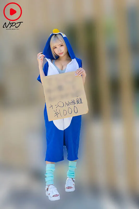 街頭密着ドキュメント トー横モカにゃん編 ペンギン衣装で有名。歌舞伎町に住み着く伝説のモカにゃん。今日も日々、おっぱいとマンコを使って頑張っている。