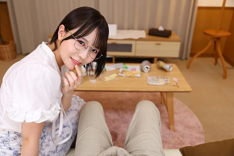 【VR】【8K VR】酔って無意識近距離挑発しちゃった負けず嫌いのバ先の地味メガネちゃんは、押し倒すと恥ずかしがりながらも夜通しセックスしてしまうエロギャップ持ちだった 柏木こなつ