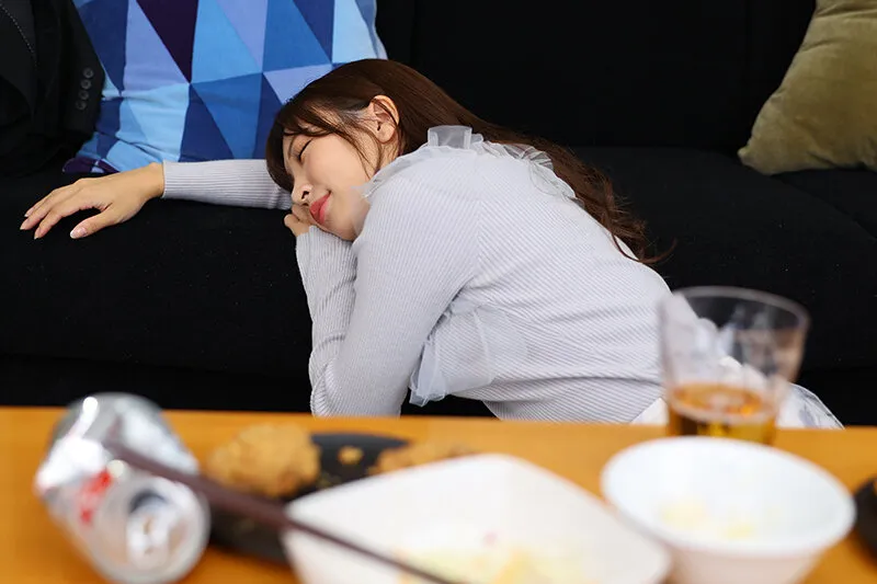 【VR】【8K VR】信頼していた会社の先輩に裏切られ絶望堕ち中出しされ続ける美人OL 小那海あや