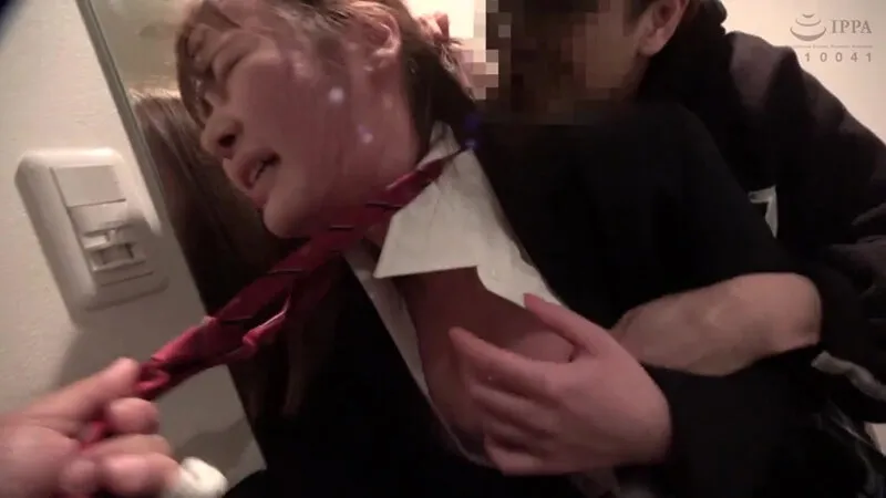 女子高生だけを狙った尾行押込みレイプ映像