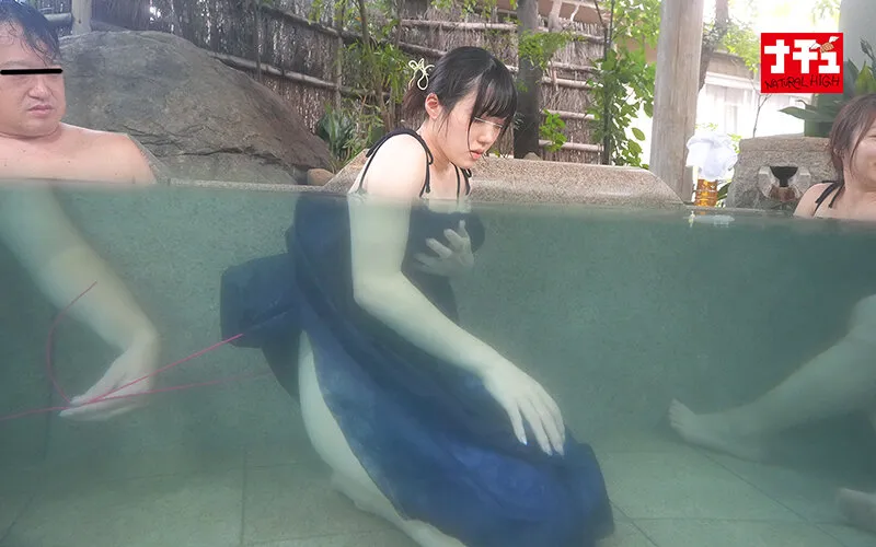 混浴風呂の中で湯あみ着をずらされ執拗な乳首イジリで抵抗できない美乳女