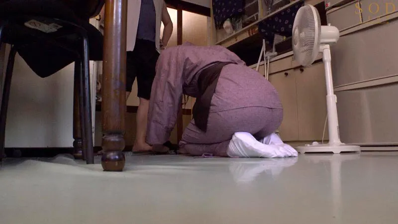 完全監視リゾートバイト民宿 アルバイト先は管理人が隠しカメラを仕掛けまくった宿だった 狙われた気弱・長身女子大生 綾瀬天