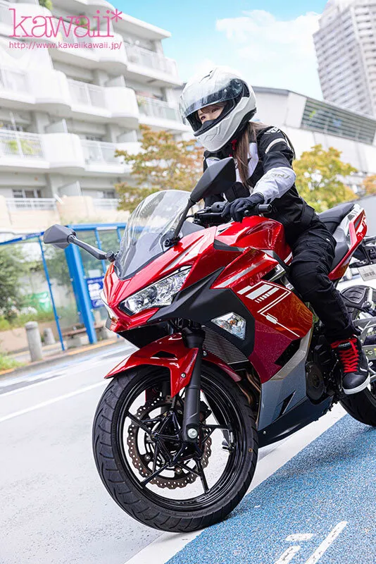 趣味バイク 彼氏いらない セフレ4人 サバサバして男勝りだけど脱いだらエッロい肉感BODY チンポに跨りたくてAV出演志願 小倉かずは