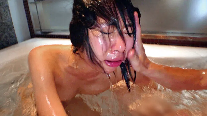 メチャクチャに犯されたい願望ハンパない現役女子大生しゅうか ゴム無しブチ込み生中出し輪姦