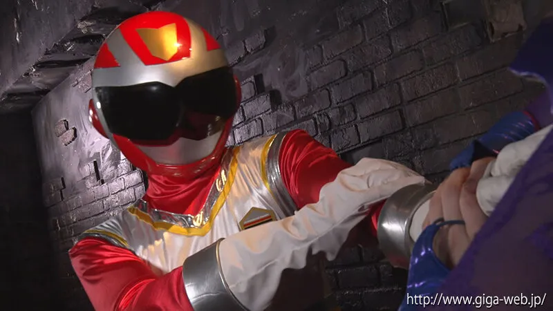 妖艶小悪魔女幹部ヒーロー陥落 ～弄ばれた紅き純情戦士～ 音琴るい