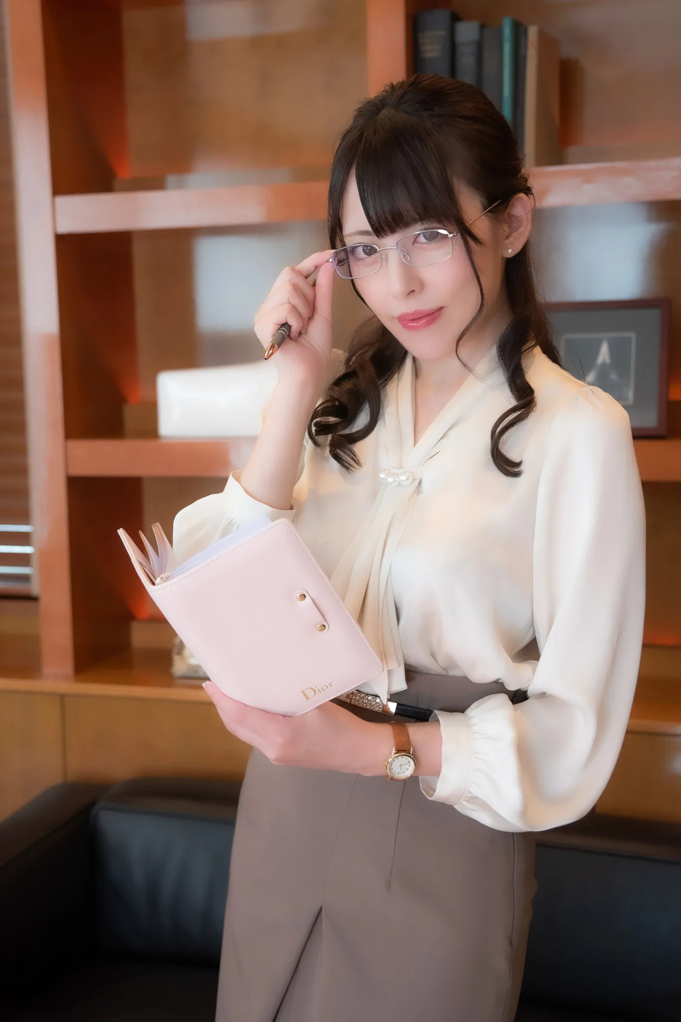 【黒居ろく】愛人秘書。