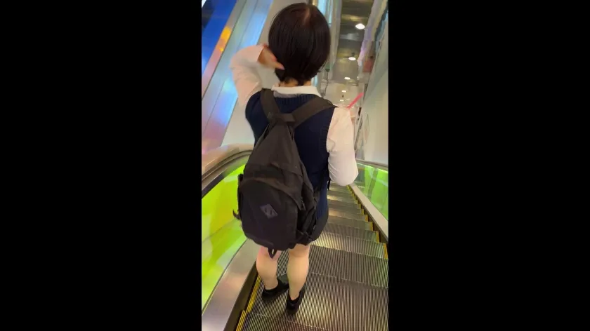 【JK】【国宝級美少女】発育良すぎて電車に乗るとイケない事されがちな、Gカップ超爆乳の王道黒髪ショートカット美人(19)