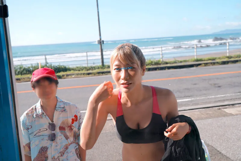 マジックミラー号ハードボイルド ビ〇トコインで一発当てたチビの俺が目前の海で高身長ビーチバレー娘をナンパ！素肌と水着の隙間にチン★コキお願い！最後は、低身長コンプレックス解消のナマ中出し！！