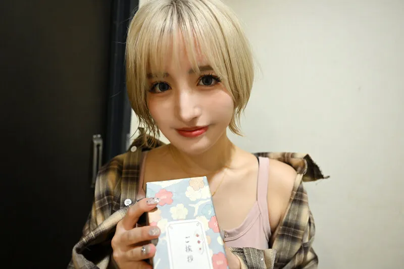 【VR】チンポジャンキー白ギャル！！【8K超肉感特化】お隣さんがが戸締りのしてないボクの家に勝手に入ってきて毎日●して何度もザーメン搾りとられた夜…