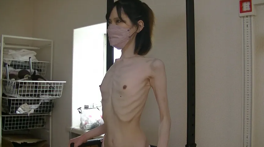 ぺったんこおっぱいを診察くすぐり