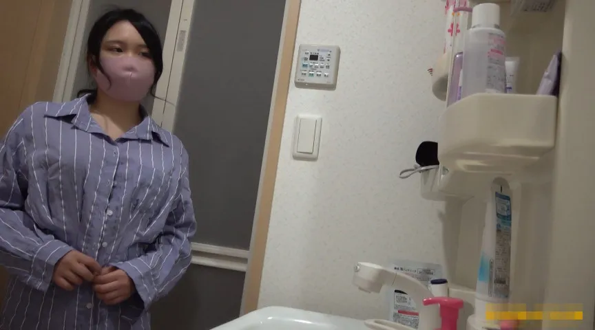 【民泊着替え】【股間カメ追加】最高峰の美乳が登場！女の子の処理まで収録