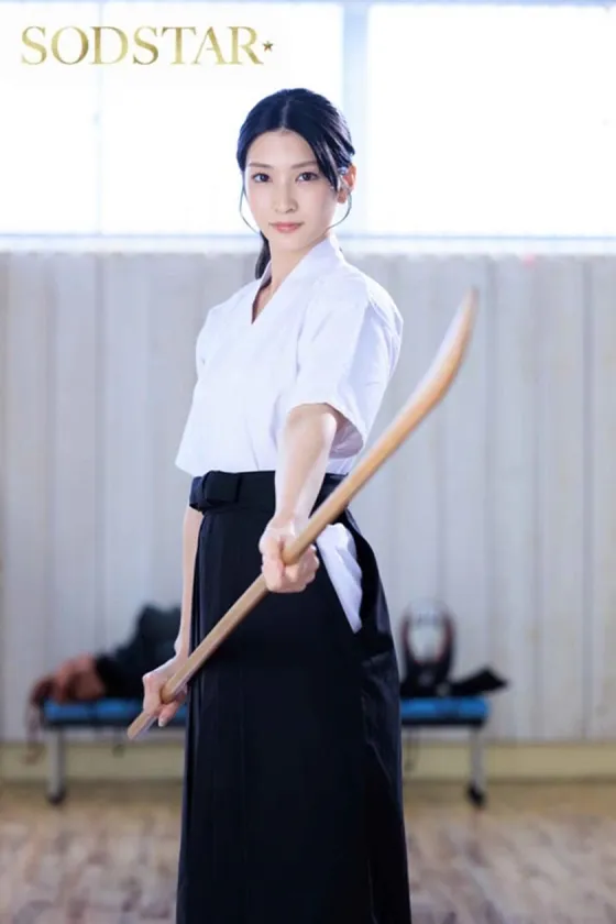 凛とした美しき薙刀剣士と密かに恋焦がれていた僕の童貞喪失物語 本庄鈴【特典映像収録】