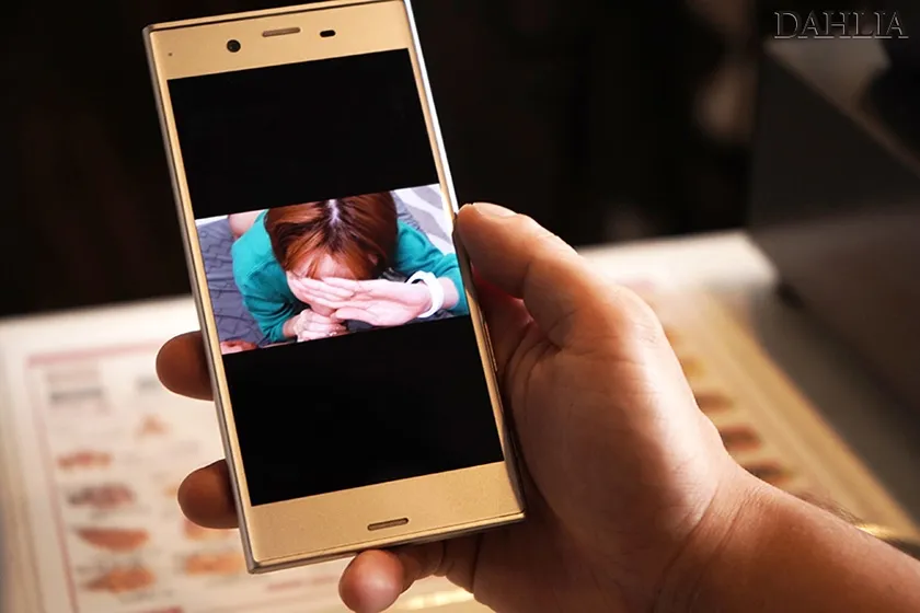 某有名ハンバーガー店で働き始めた巨乳人妻と、チャラいヤリチン大学生バイト君の歳の差セクハラ不倫映像が流出してます。 入田真綾