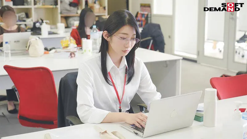 【特典版】秘書 守屋よしの 初AV出演