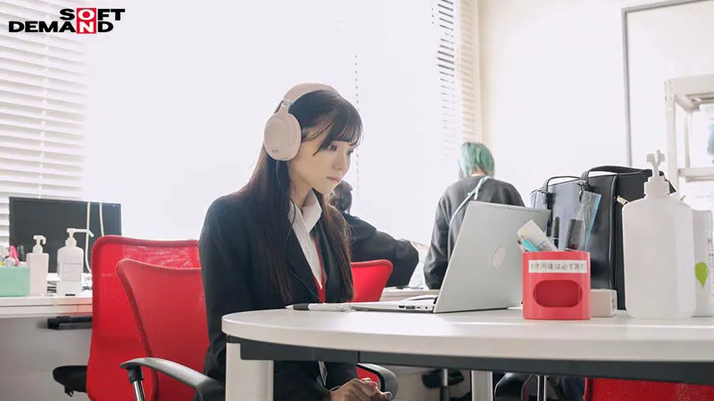 宣伝部 松永あかり 2度目のAV出演 はじめて尽くしの5日間に密着！ こっそり露出 主観フェラ ローションプレイ 玩具オナニー 3P