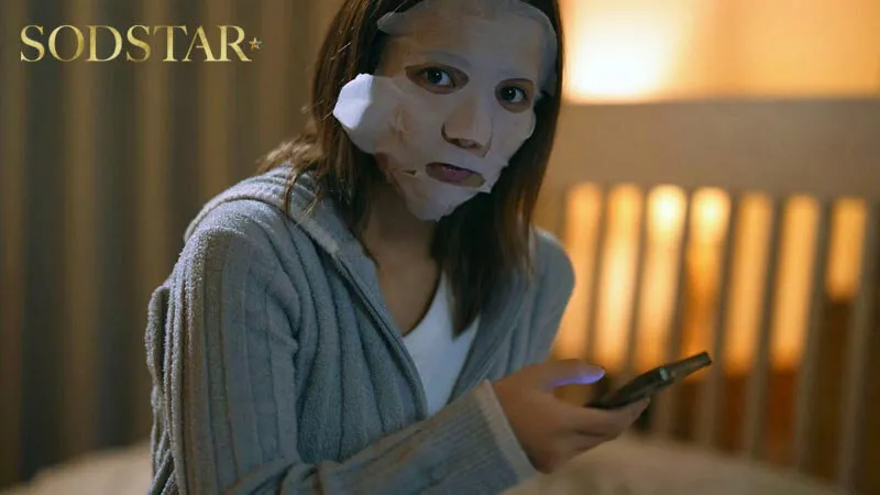 閉店後の棚卸しで終電を逃した俺はバイトの子の家に泊まることに 頑なにすっぴんを拒む姿が可愛くて火が付いたが逆に絶倫腰フリマシーンと化した彼女に朝までしぼり取られた 星乃莉子