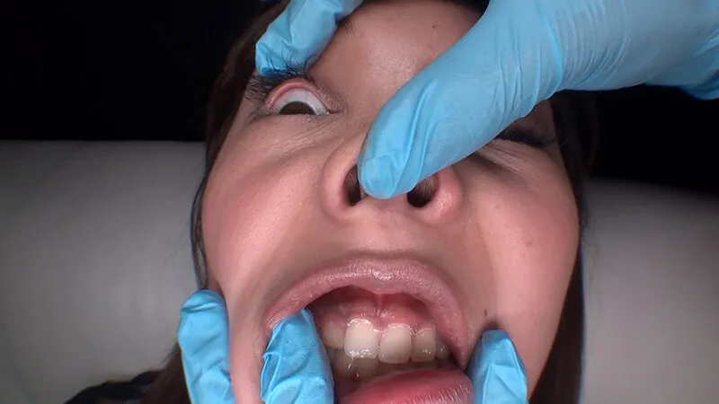 美女の顔面崩壊悪戯（1） 淫戯指編