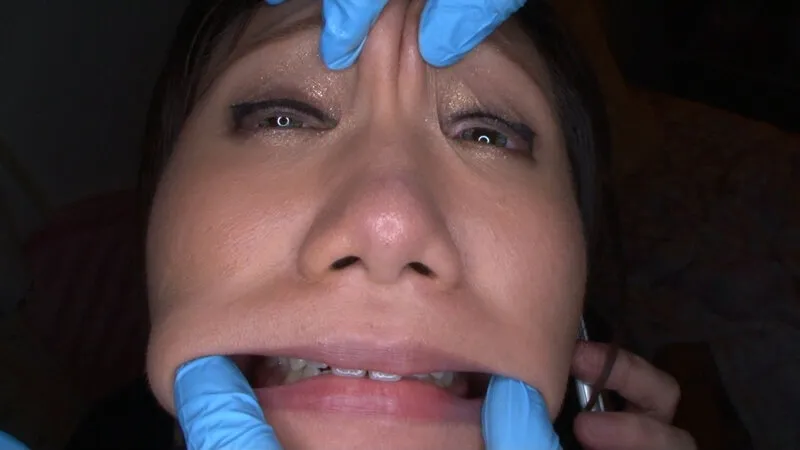 美女の顔面崩壊悪戯（1） 淫戯指編