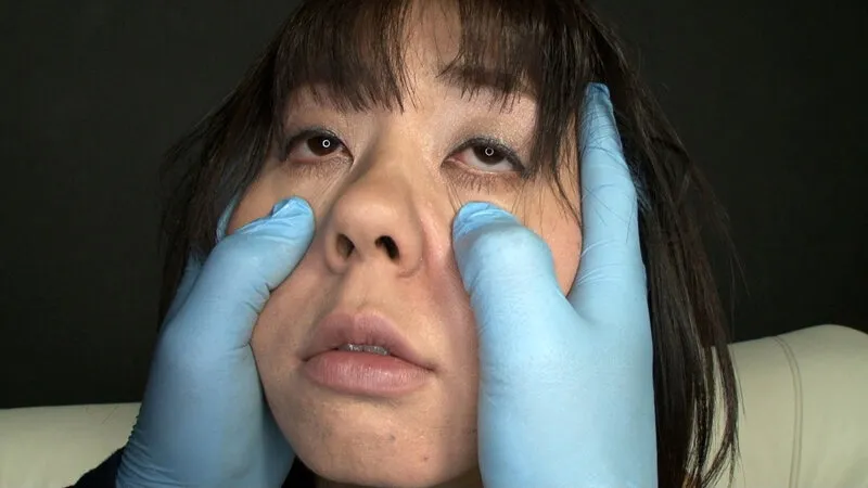 美女の顔面崩壊悪戯（1） 淫戯指編