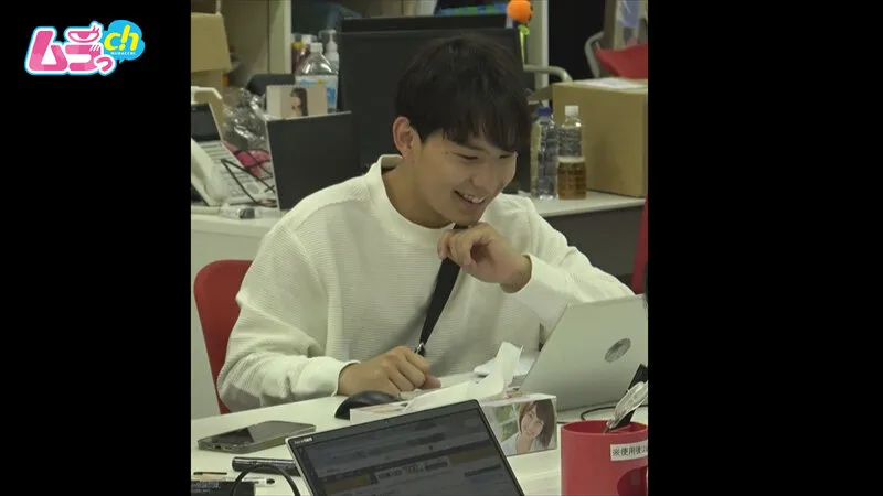 SOD男子社員 制作部 ムラっch AD 寺山隼人君 ビンビン勃起マラ×大量発射 監督になるなら演者さんの気持ちもわからないといけないのでチンポを出して自らの企画を検証してもらいました。