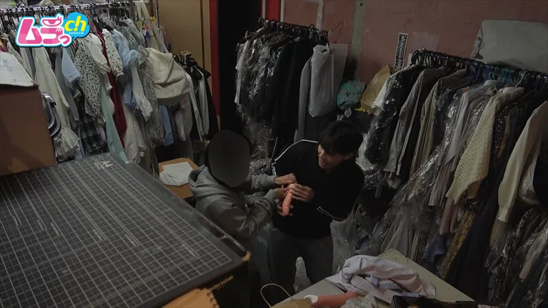 SOD男子社員 制作部 ムラっch AD 寺山隼人君 ビンビン勃起マラ×大量発射 監督になるなら演者さんの気持ちもわからないといけないのでチンポを出して自らの企画を検証してもらいました。