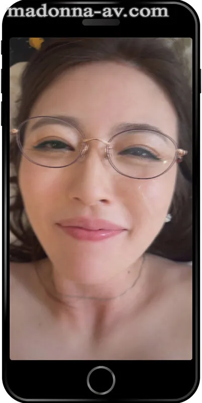 【スマホ推奨】 タテ動画 サクっとヌキたい人専門。 ※こちらは≪MADOOOON！！！！ めがね 「ただ、‘眼鏡’だけかけてと言われて来ました。」≫の本編中にスマホで撮影した映像です―。 木下凛々子