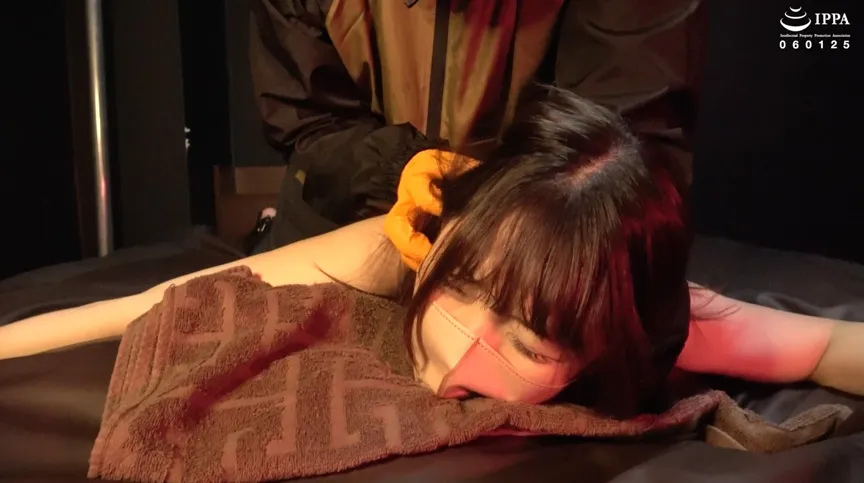 「うつ伏せ四肢拘束で逃げられないくすぐったさに悶える女の子」 新レーベル MK5（マジでくすぐる5秒前） Vol.1 素人美女ナナ（5）