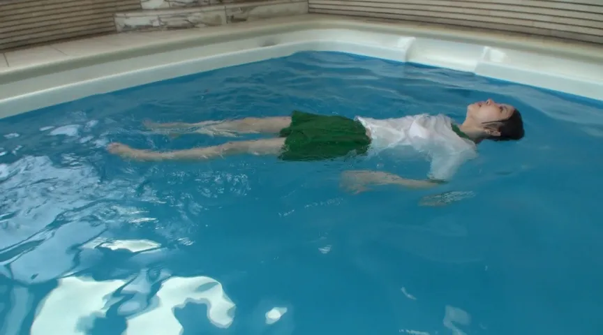 【JK着衣水泳】消灯前のコソ練習