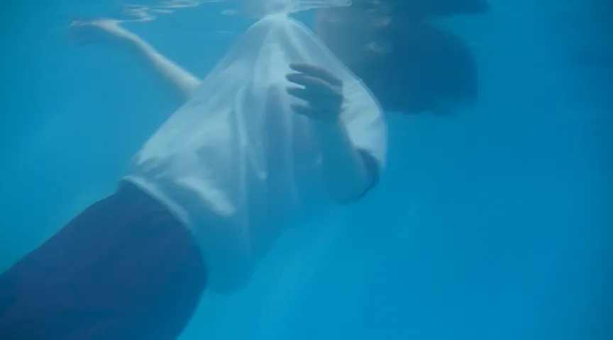 【JK着衣水泳】消灯前のコソ練習