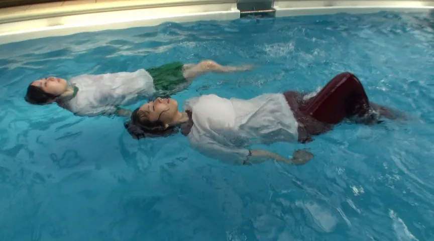 【JK着衣水泳】消灯前のコソ練習