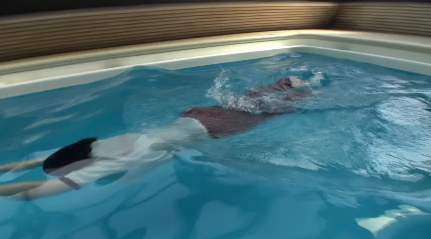 【JK着衣水泳】消灯前の悪ふざけ