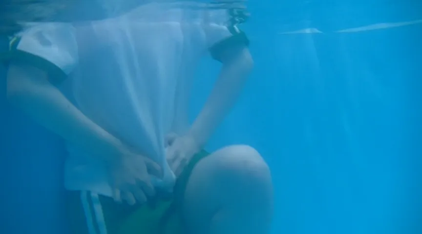 【JK着衣水泳】消灯前の悪ふざけ