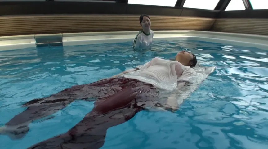 【JK着衣水泳】消灯前の悪ふざけ