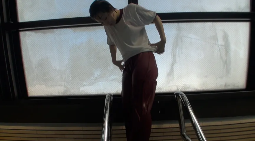 【JK着衣水泳】消灯前の悪ふざけ