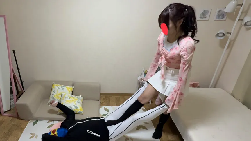 美脚のデリヘル嬢呼んだら 口でしてほしかったのに何故か電気アンマされて抜かれまくりました…