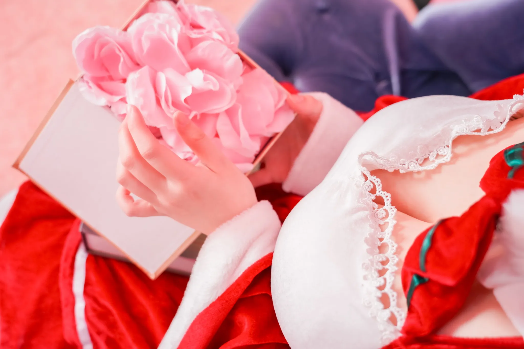 【リゼロレム(クリスマス)】[コミケ新刊]Tiktok有名配信者ねこねと始める推し生活 写真集