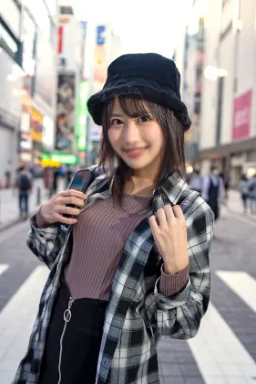 【山口葉瑠】完全顔出し！素人大学生【限定】ルナちゃん21歳 アキバの人気メイドさんとアキバでお忍び休日デート！超×3カワイイのにDMしたら即OK返信しちゃうフッ軽ヤリマンに大量中出し！！