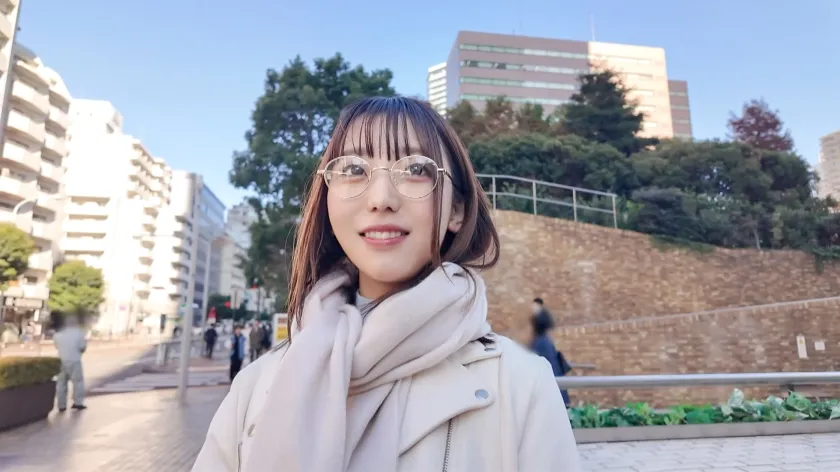 【卯佐美りん】知的なメガネの奥に潜むモンスター級の性欲！学業まじめな清楚JDがAVデビュー！「彼氏がいたら毎日したい」と語る性欲旺盛ガールは、触れられるだけでビクビク反応！ねっとりキスで腰振りが止まらない！「人に見られてるって思うと、興奮しちゃって…」と恥ずかしそうに語る姿はド変態の片鱗！？パイパン美ま●こでぐちょ濡れ騎乗、快感に溺れて絶頂しまくる姿はたまらない！ 【初撮り】ネットでAV応募→AV体験撮影 2358