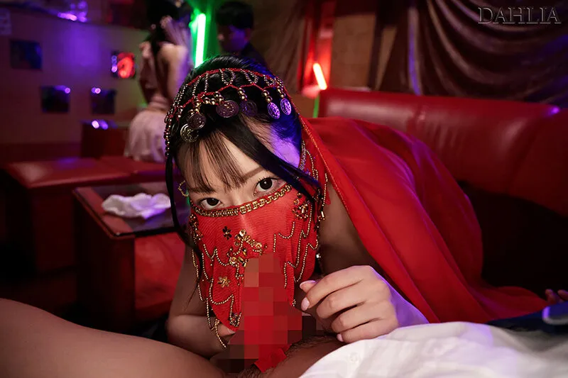 会社では地味な巨乳OLとおっパブで遭遇「内緒にしてくれるなら」と口止めフェベチオされて仕事中もしゃぶられる関係に… 朝海汐