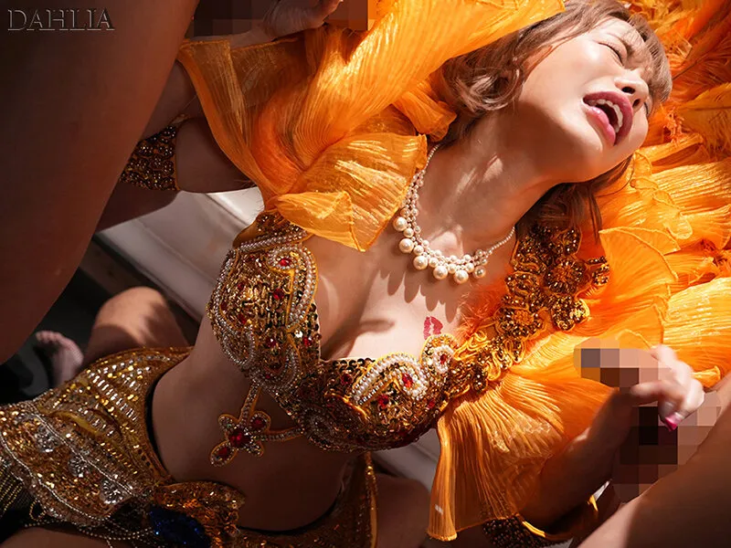 人妻サンバNTRド田舎の村おこしで際どい衣装の巨乳妻に発情して夏祭り中出しカーニバル開催 入田真綾