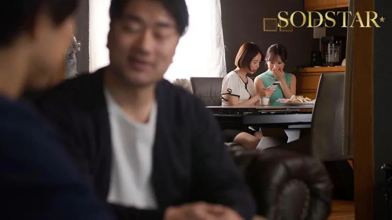 スワッピング趣味の変態夫婦にNTR性癖を植えつけられる！純粋ウブな庶民妻を金持ち夫妻に貸出したことでインモラルな快楽に沼ってしまう 小湊よつ葉