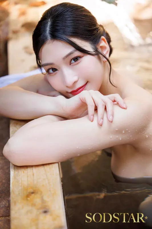 温泉旅行中の単独客やカップル 夫婦の男性を誘惑 館内で寝取りセックスをくり返す淫乱美人な若女将 本庄鈴