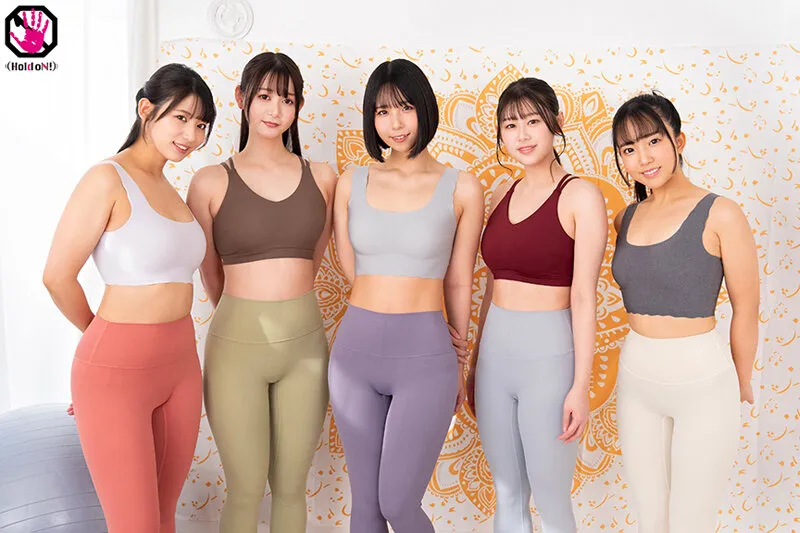 ヨガ体験教室の生徒で男は僕だけ…エロ目的での参加だと誤解されてはいけないと思えば思う程、美人インストラクターの突き出した美尻を見てチンポが反応してしまう…。下腹部の膨らみを見つかった僕は、体験コースには含まれていない集団エロレッスンに身を委ねてみる…（2）